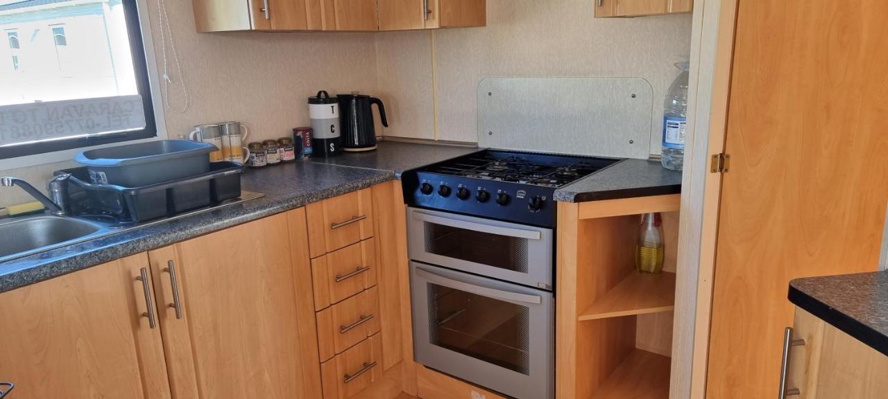Lovely Caravan At Ingoldmells Just Behind Sealands Apartment Exterior photo