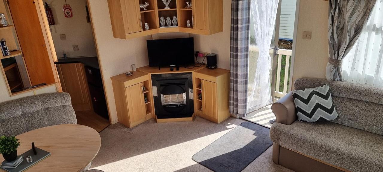 Lovely Caravan At Ingoldmells Just Behind Sealands Apartment Exterior photo